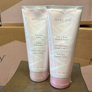 Hello, Clean Set from Mary Kay, NWT, Free cosmetic bag.